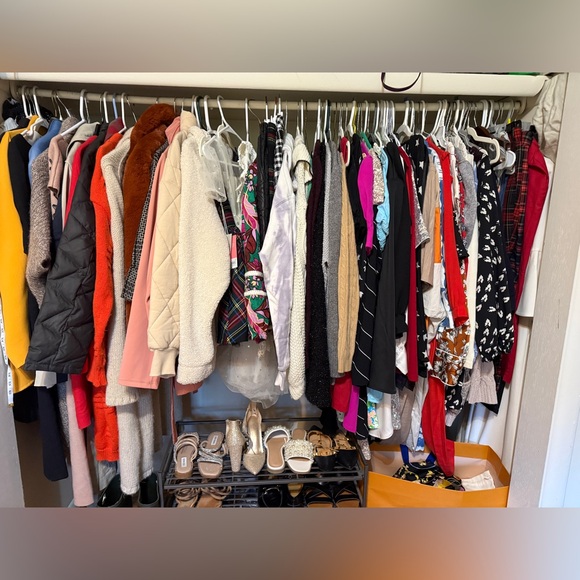 Going live TOMORROW at 10:30 AM!!! LIVE LISTING!!!! - Picture 4 of 5